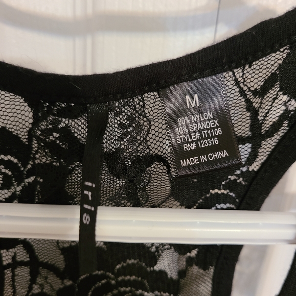 🌟Sheer Tank Top with Rose Design Lace Size Medium - Picture 4 of 4